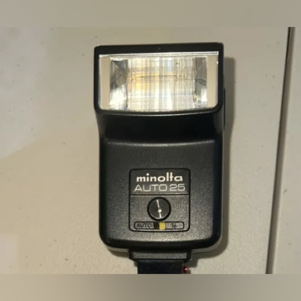 VTG minolta Auto 25 Black Camera Flash